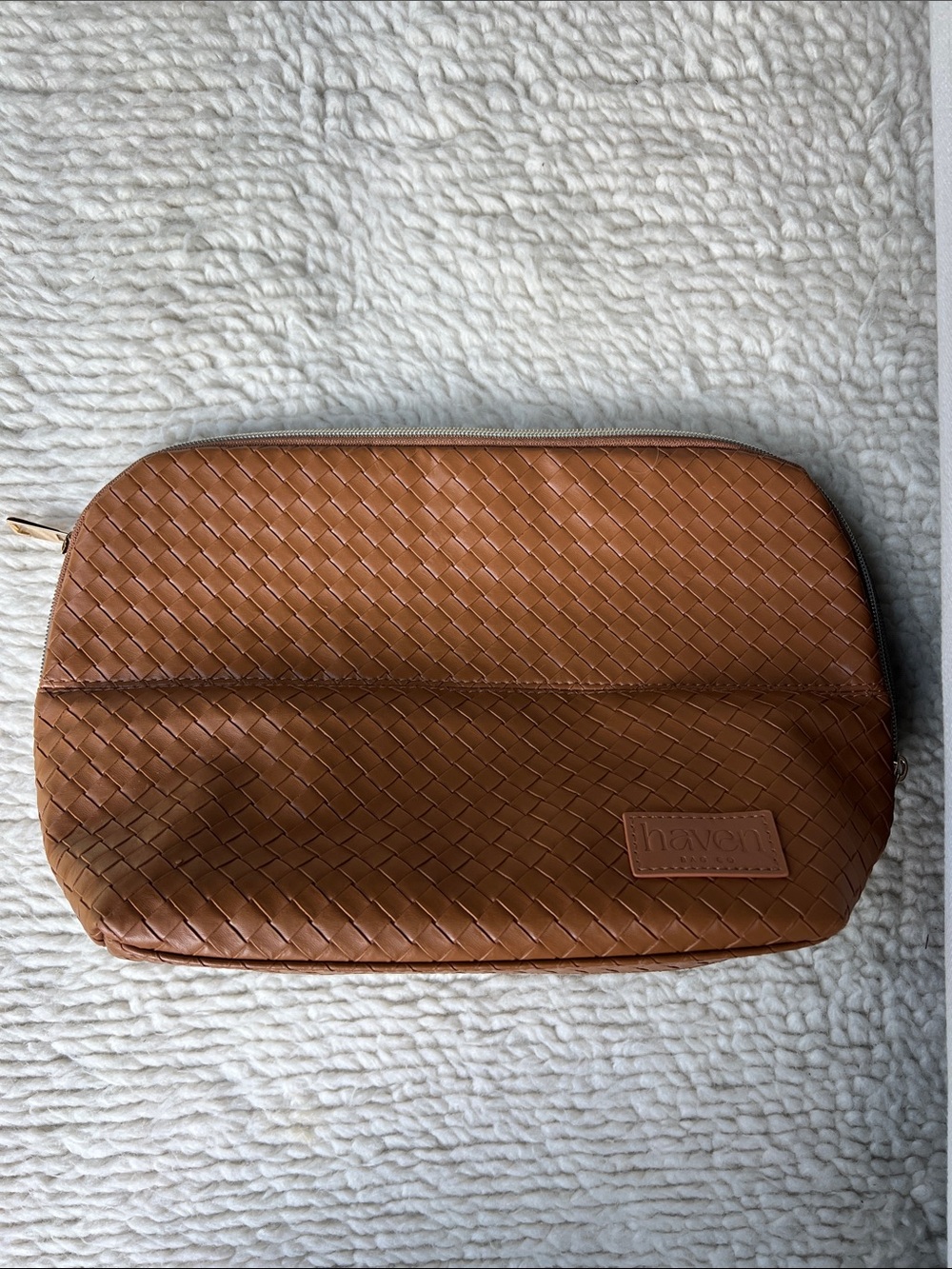 The Beauty Bag in Caramel - Picture 6 of 8
